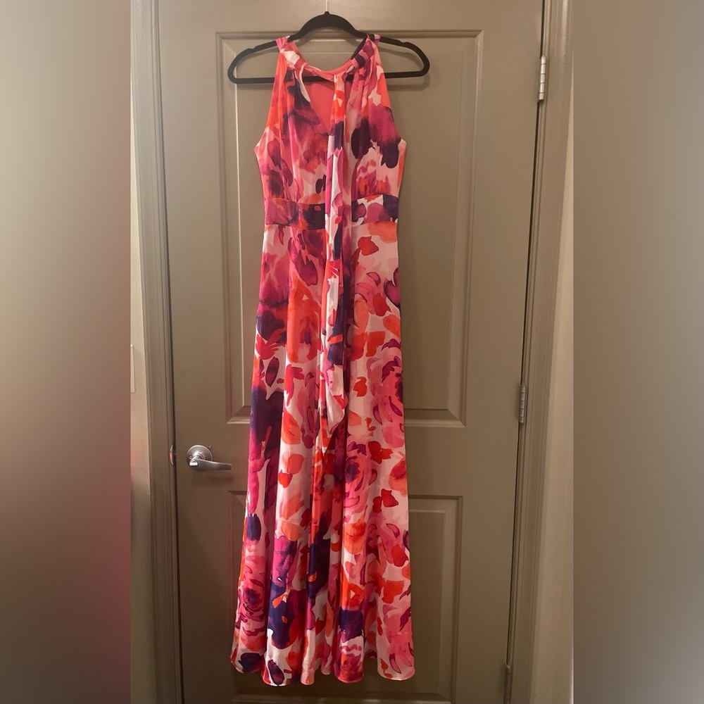Beautiful Long Eliza J Floral Dress - Picture 2 of 9